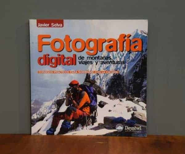 Descripción: Un libro sobre fotografía digital disponible en la sección libros.