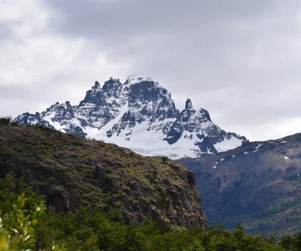 Una montaña nevada en la Patagonia.