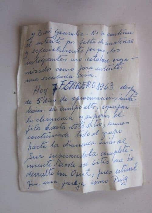 Una hoja de papel con una escritura azul con las palabras clave "cerro Campanario".