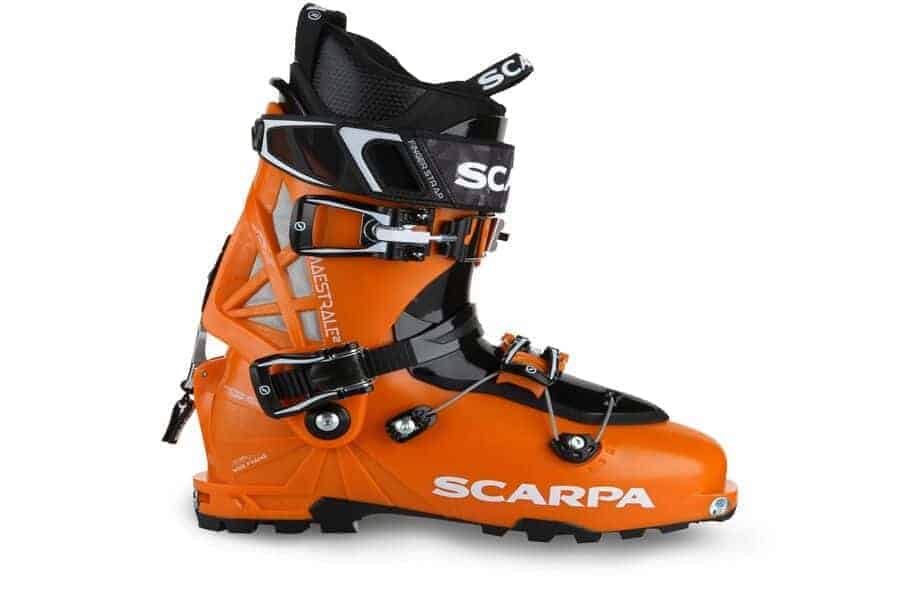 Las botas de esquí Scarpa en color naranja y negro están disponibles en Andesgear.