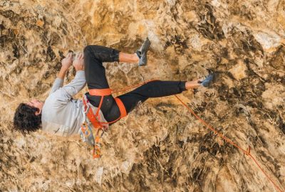 cual equipo de escalada usa benja ayala